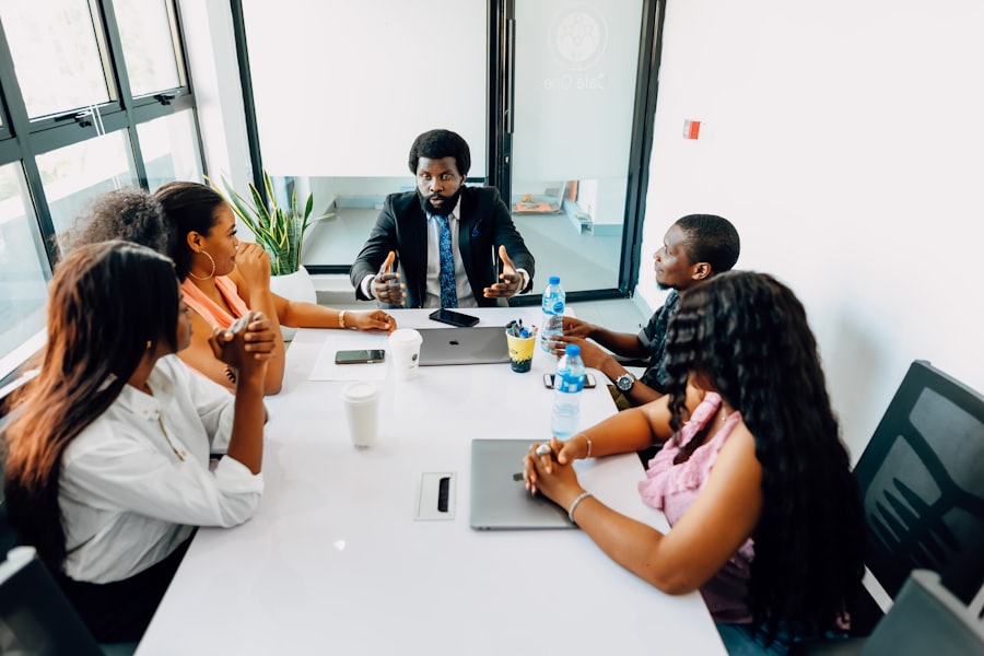 Réunion de travail dans les bureaux de Libreville