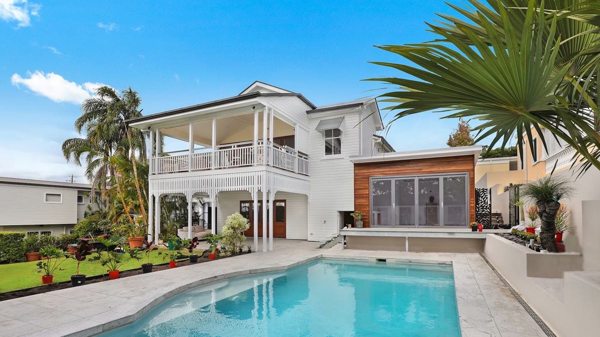 Villa avec piscine et palmiers, visuel d accueil de Gabonova